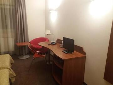 Фото номера Двухместный номер с 1 кроватью или 2 отдельными кроватями Отель Hotel Major Budget г. Краков 3