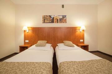 Фото номера Двухместный номер с 1 кроватью или 2 отдельными кроватями Отель Hotel Major Budget г. Краков 4