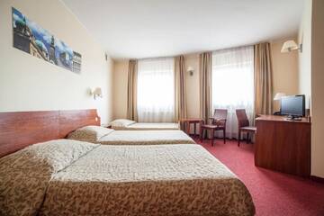 Фото номера Трехместный номер Отель Hotel Major Budget г. Краков 2