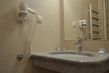 Фото номера Двухместный номер с 2 отдельными кроватями Отель Hotel Polonia г. Краков 6
