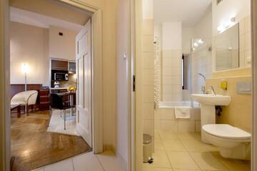Фото номера Улучшенные апартаменты Апарт-отели Red Brick Apartments г. Краков 2