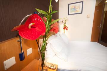 Фото номера Стандартный двухместный номер с 1 кроватью Отель BEST WESTERN Efekt Express Kraków г. Краков 5