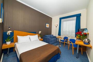 Фото номера Стандартный двухместный номер с 1 кроватью Отель BEST WESTERN Efekt Express Kraków г. Краков 2