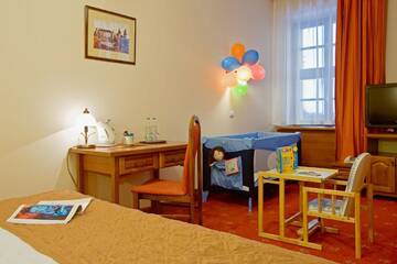 Фото номера Семейный номер (для 2 взрослых и 2 детей) Отель Hotel Regent г. Краков 2