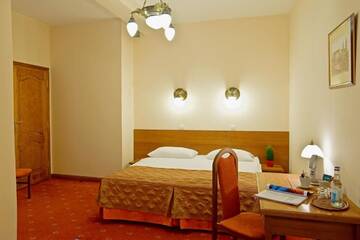 Фото номера Двухместный номер с 1 кроватью или 2 отдельными кроватями Отель Hotel Regent г. Краков 11