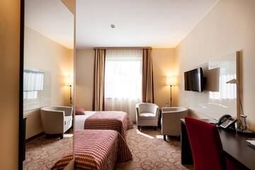 Фото номера Двухместный номер с 2 отдельными кроватями Отель Qubus Hotel Kraków г. Краков 8