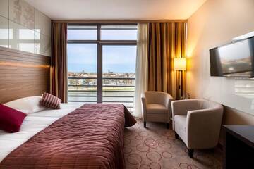 Фото номера Двухместный номер с 1 кроватью и окном Отель Qubus Hotel Kraków г. Краков 3