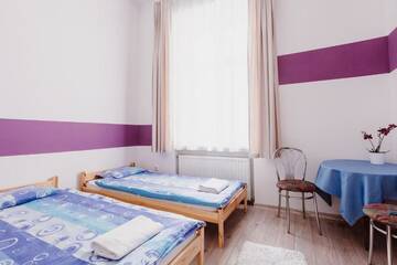 Фото номера Двухместный номер с 2 отдельными кроватями Хостелы Hostel Tara г. Краков 10