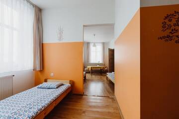 Фото номера Номер-студио (для 9 взрослых) Хостелы Hostel Tara г. Краков 11