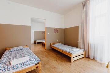 Фото номера Номер-студио (для 9 взрослых) Хостелы Hostel Tara г. Краков 9