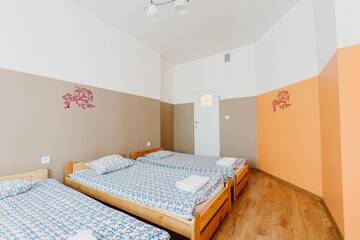 Фото номера Номер-студио (для 9 взрослых) Хостелы Hostel Tara г. Краков 6