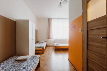 Фото номера Номер-студио (для 9 взрослых) Хостелы Hostel Tara г. Краков 12
