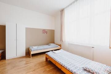 Фото номера Номер-студио (для 9 взрослых) Хостелы Hostel Tara г. Краков 10