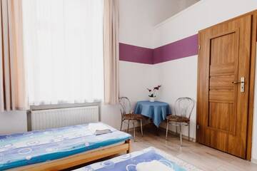 Фото номера Двухместный номер с 2 отдельными кроватями Хостелы Hostel Tara г. Краков 8