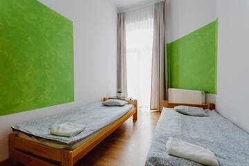 Фото номера Двухместный номер с 2 отдельными кроватями и общей ванной комнатой Хостелы Hostel Tara г. Краков 4