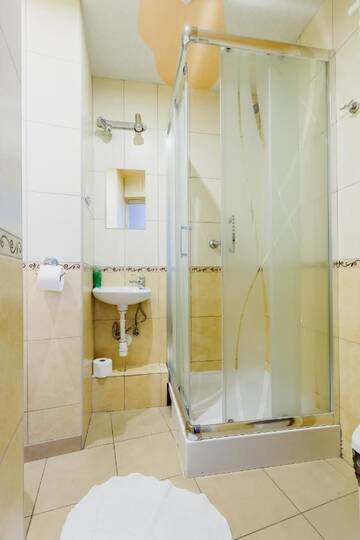 Фото номера Номер-студио (для 9 взрослых) Хостелы Hostel Tara г. Краков 3