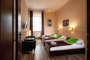 Фото номера Трехместный номер Апарт-отели Station Aparthotel г. Краков 6