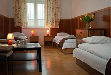 Фото номера Трехместный номер Апарт-отели Station Aparthotel г. Краков 7