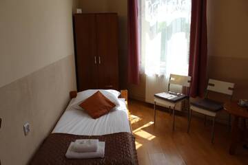 Фото номера Одноместный номер с общей ванной комнатой Апарт-отели Station Aparthotel г. Краков 2